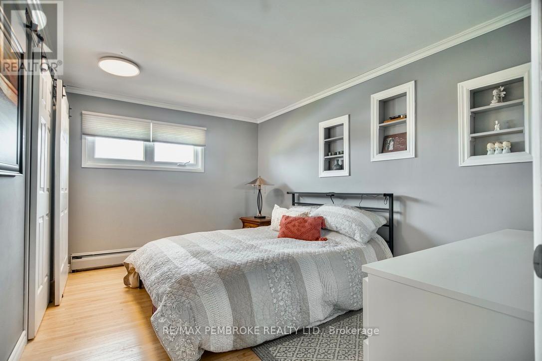 282 CLEMOW AVENUE - 21