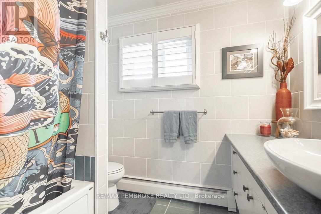 282 CLEMOW AVENUE - 23