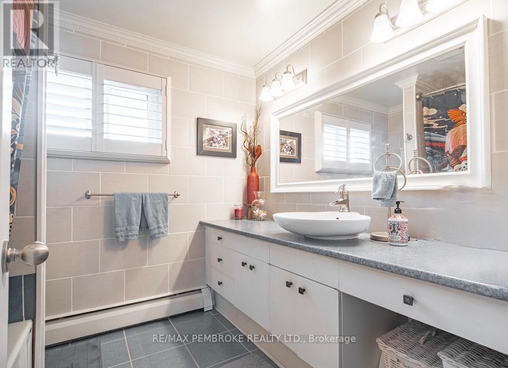 282 CLEMOW AVENUE - 24
