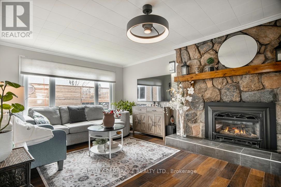 282 CLEMOW AVENUE - 27
