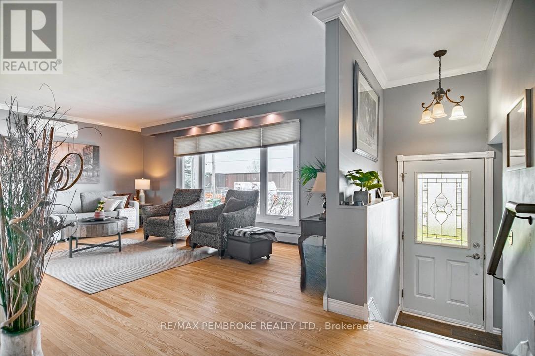 282 CLEMOW AVENUE - 3