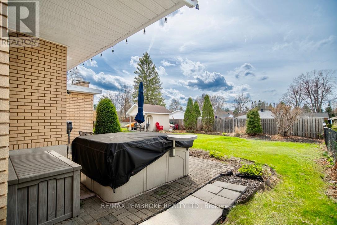 282 CLEMOW AVENUE - 35