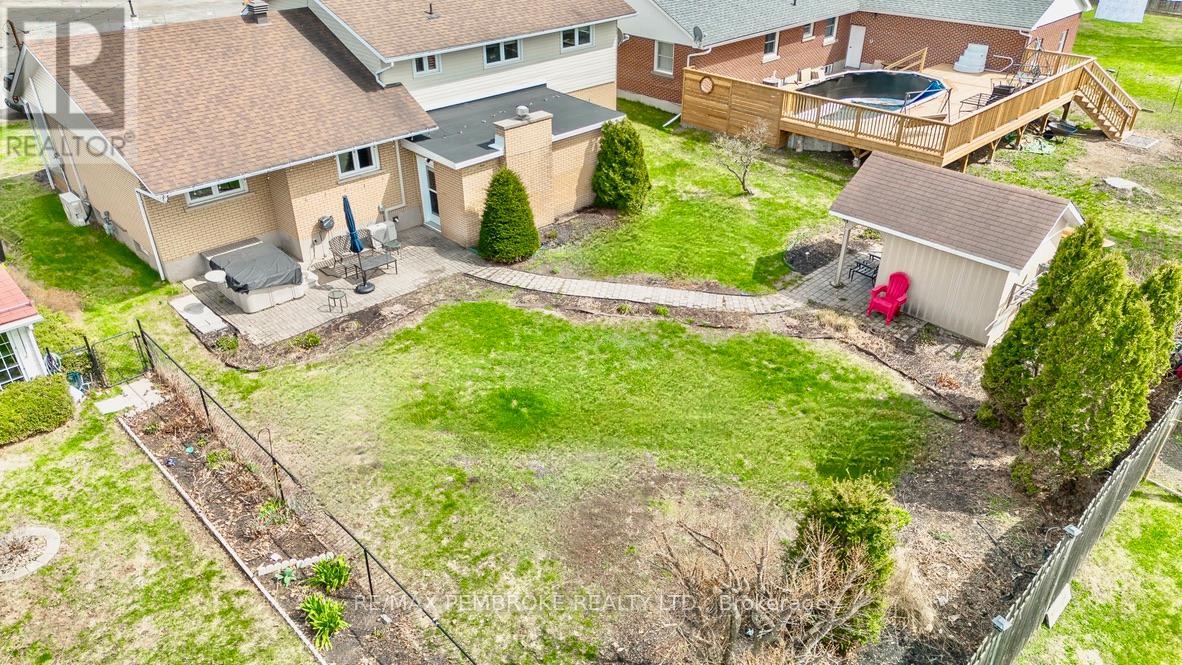 282 CLEMOW AVENUE - 39
