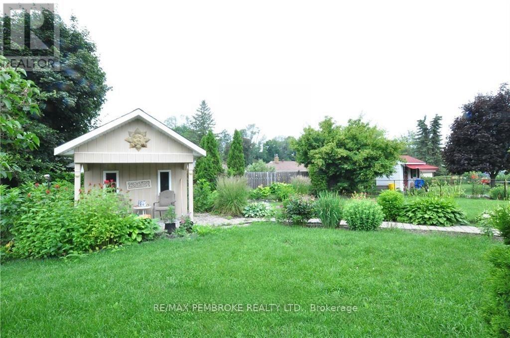 282 CLEMOW AVENUE - 40