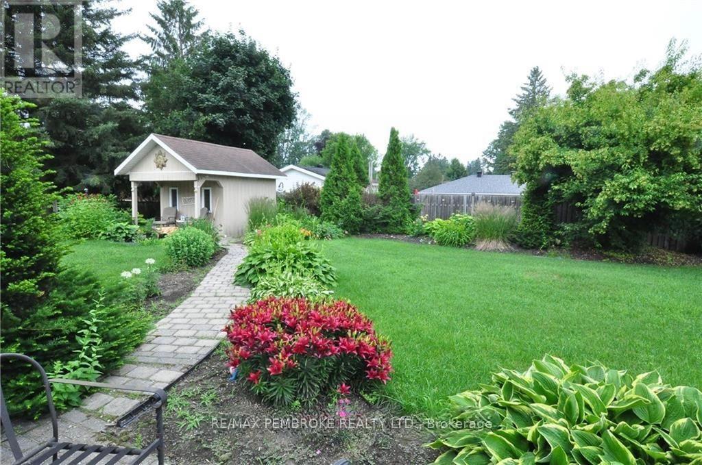 282 CLEMOW AVENUE - 41