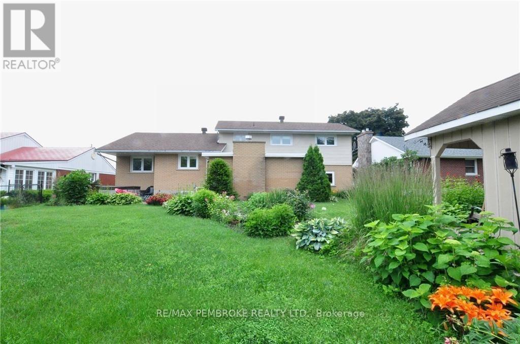 282 CLEMOW AVENUE - 42
