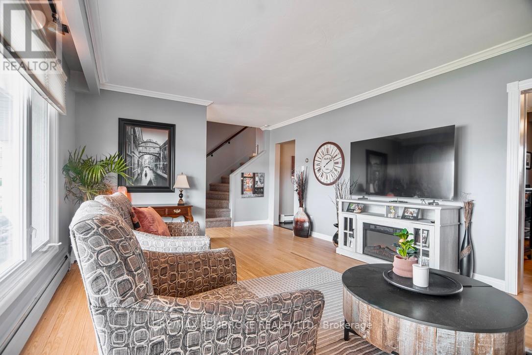 282 CLEMOW AVENUE - 6