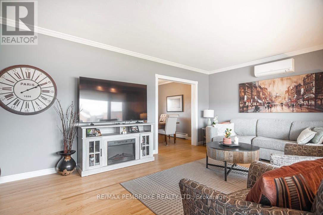 282 CLEMOW AVENUE - 7