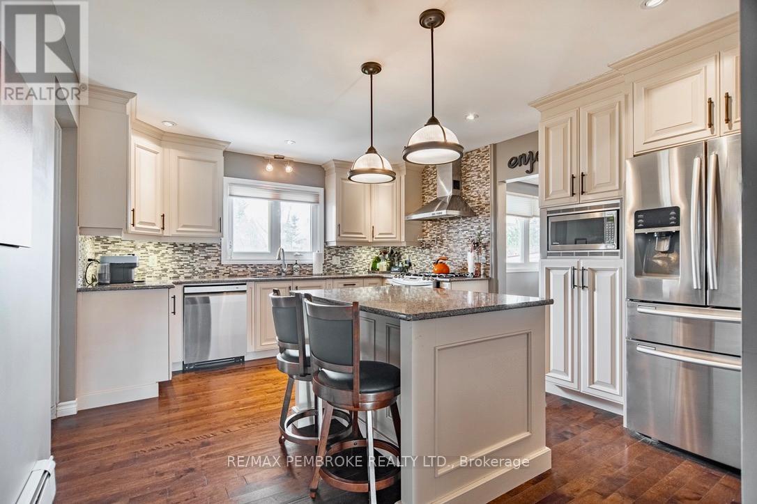 282 CLEMOW AVENUE - 8