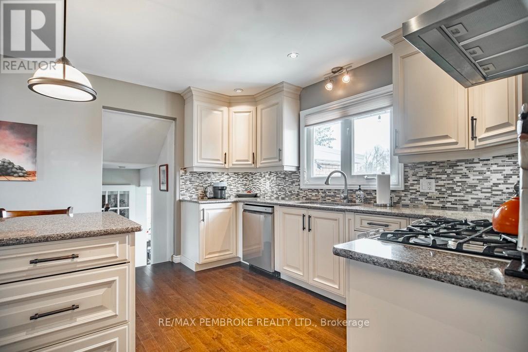 282 CLEMOW AVENUE - 9