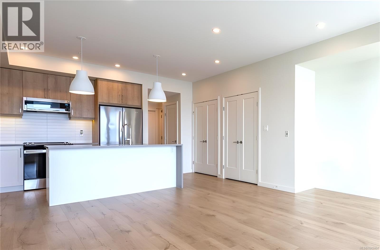 #205 536 Island Hwy - 13
