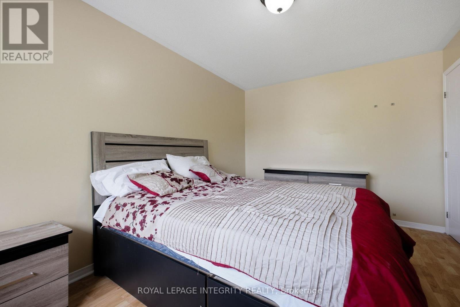 3 Bed, 2 Bath House for Sale in Ottawa – 2002 PETITE LANE, Ottawa – MLS# X13529914 - Image 26