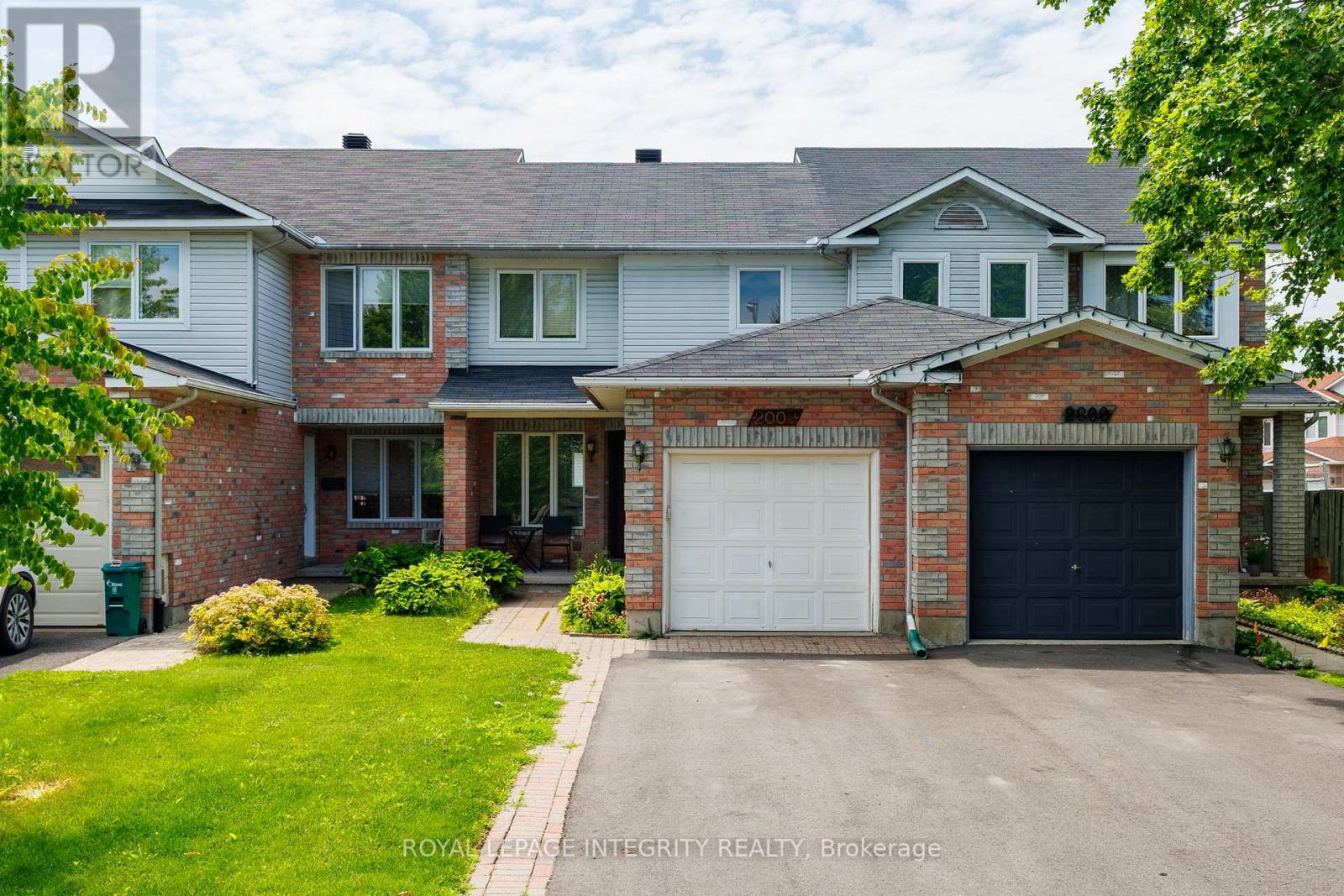 3 Bed, 2 Bath House for Sale in Ottawa – 2002 PETITE LANE, Ottawa – MLS# X13529914 - Image 42