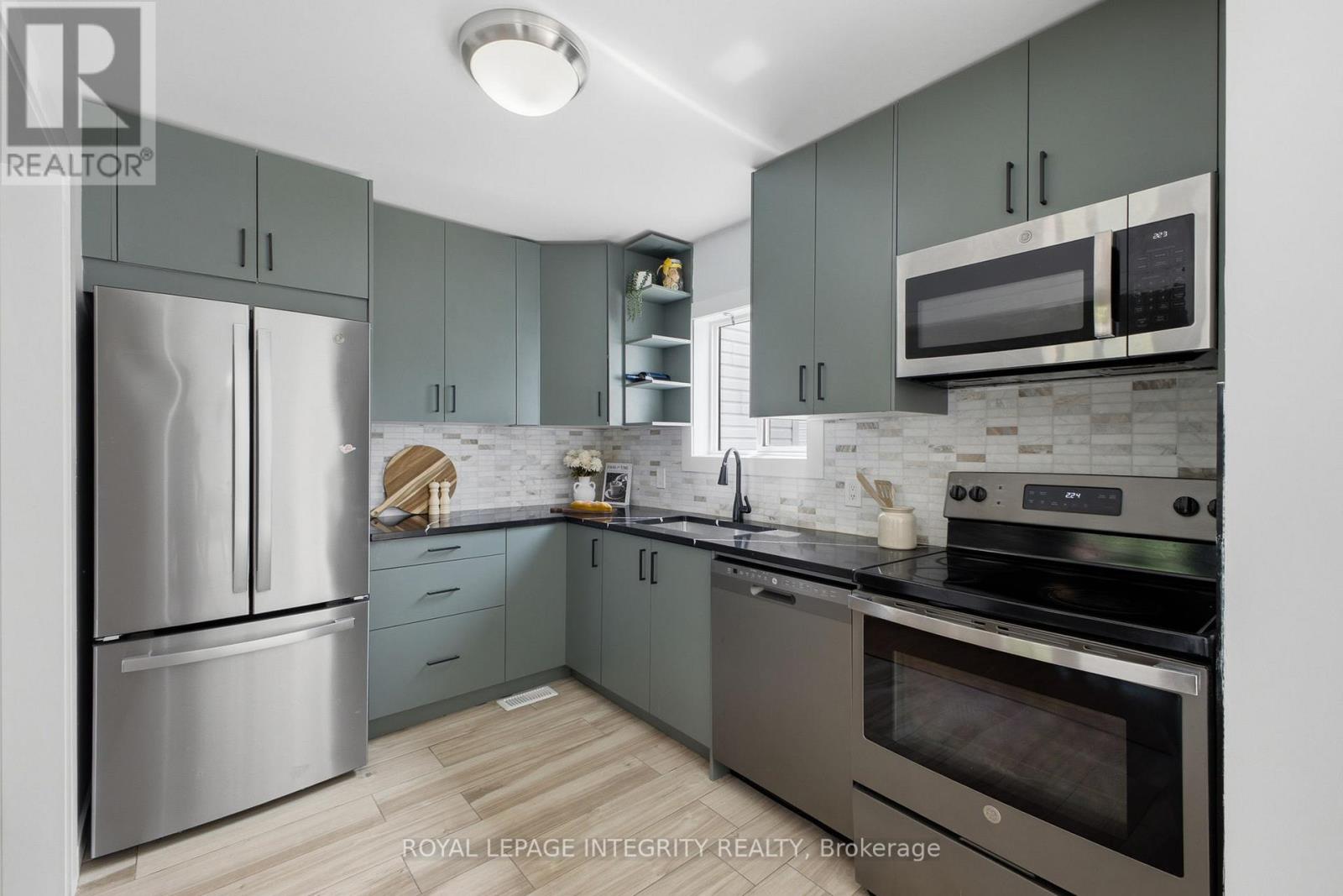 3 Bed, 2 Bath House for Sale in Ottawa – 2002 PETITE LANE, Ottawa – MLS# X13529914 - Image 9