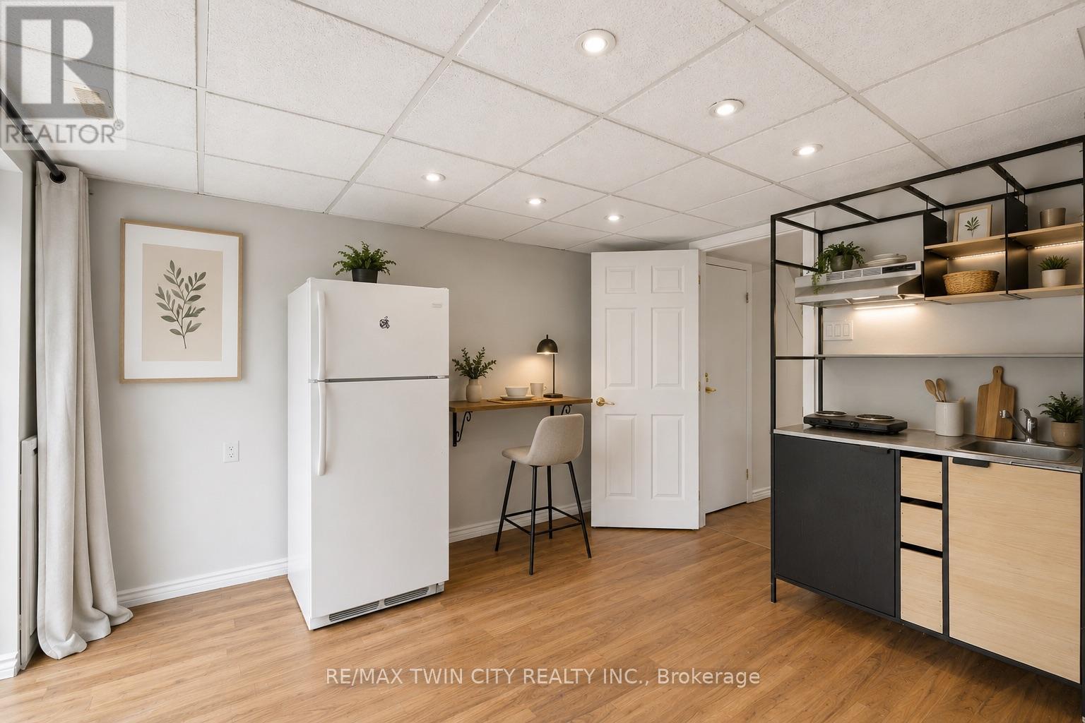 #110 30 GREEN VALLEY DRIVE - 17