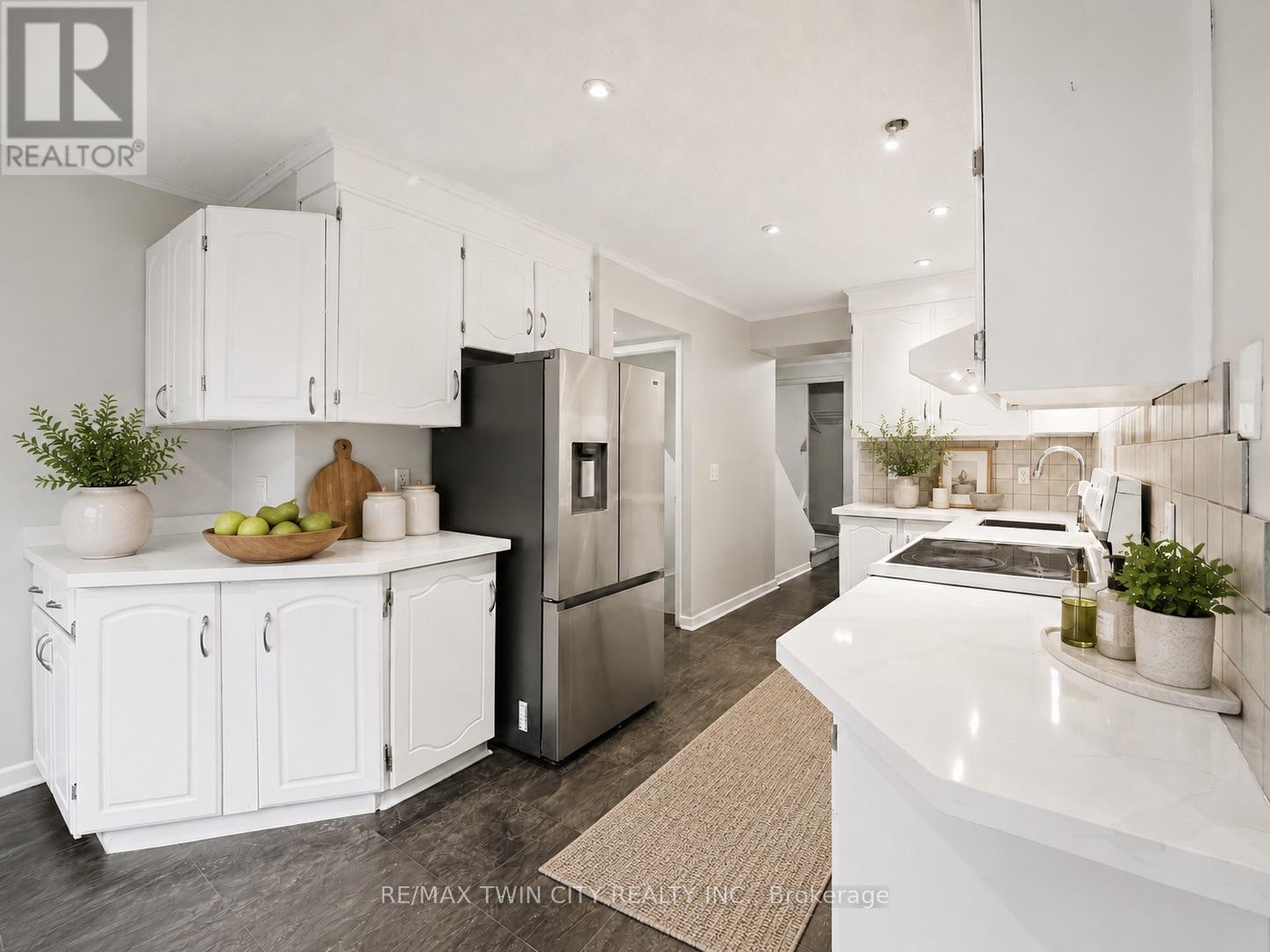 #110 30 GREEN VALLEY DRIVE - 4
