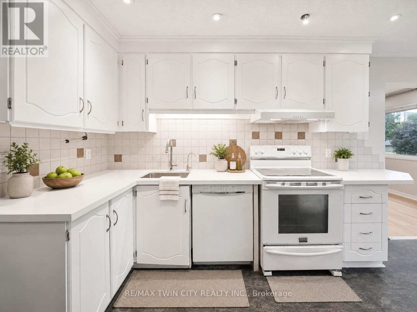 #110 30 GREEN VALLEY DRIVE - 5
