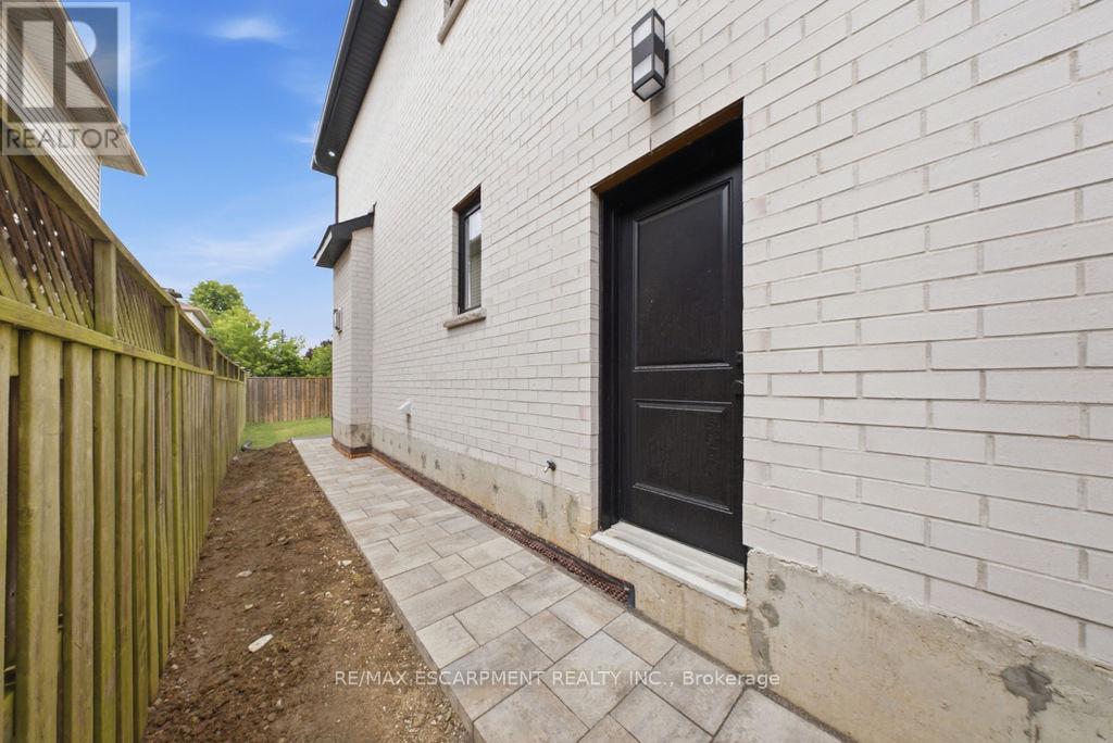 62 JEREMY STREET - 44