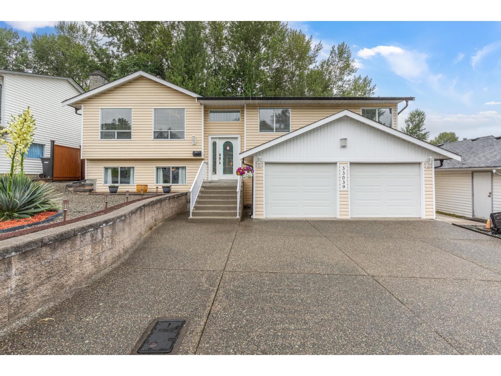 5 Bed, 3 Bath House for Sale in Abbotsford – 33039 MALAHAT PLACE, Abbotsford – MLS# R3142817 - Image 2