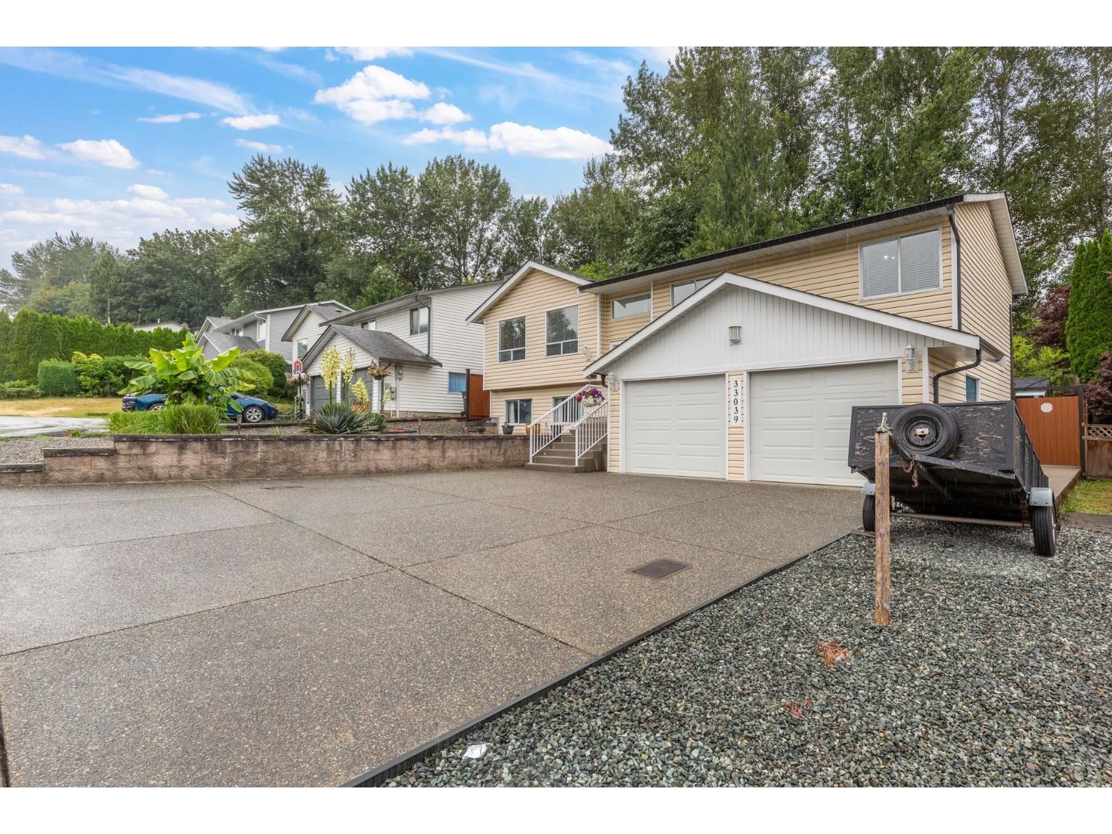 5 Bed, 3 Bath House for Sale in Abbotsford – 33039 MALAHAT PLACE, Abbotsford – MLS# R3142817 - Image 4