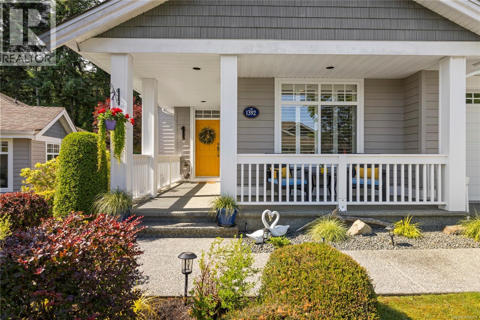 1392 Cape Cod Dr, Parksville