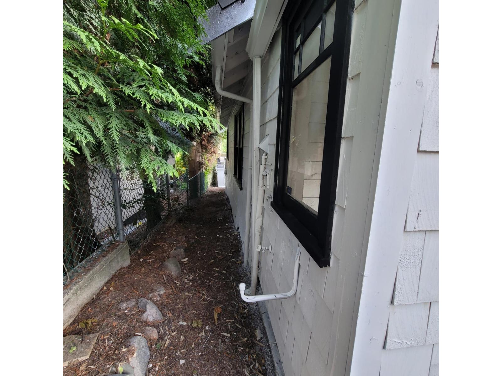15963 MARINE DRIVE, White Rock