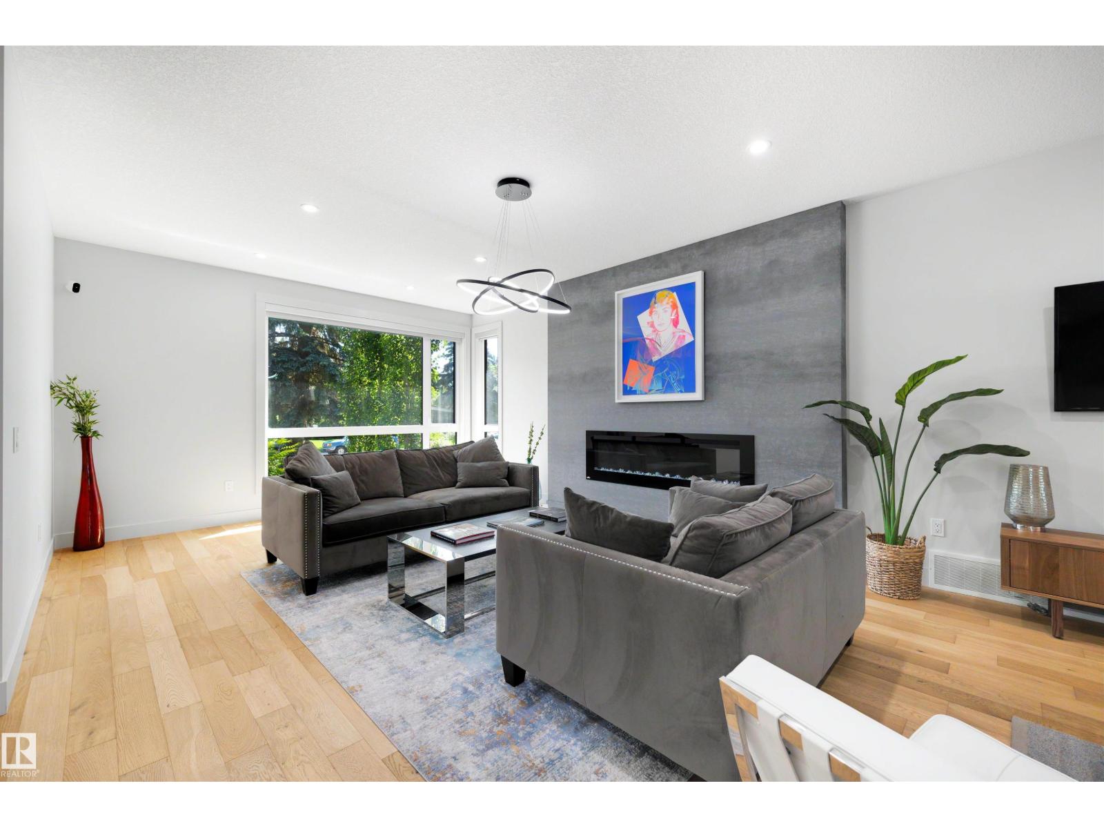 7814 142 ST NW - 11