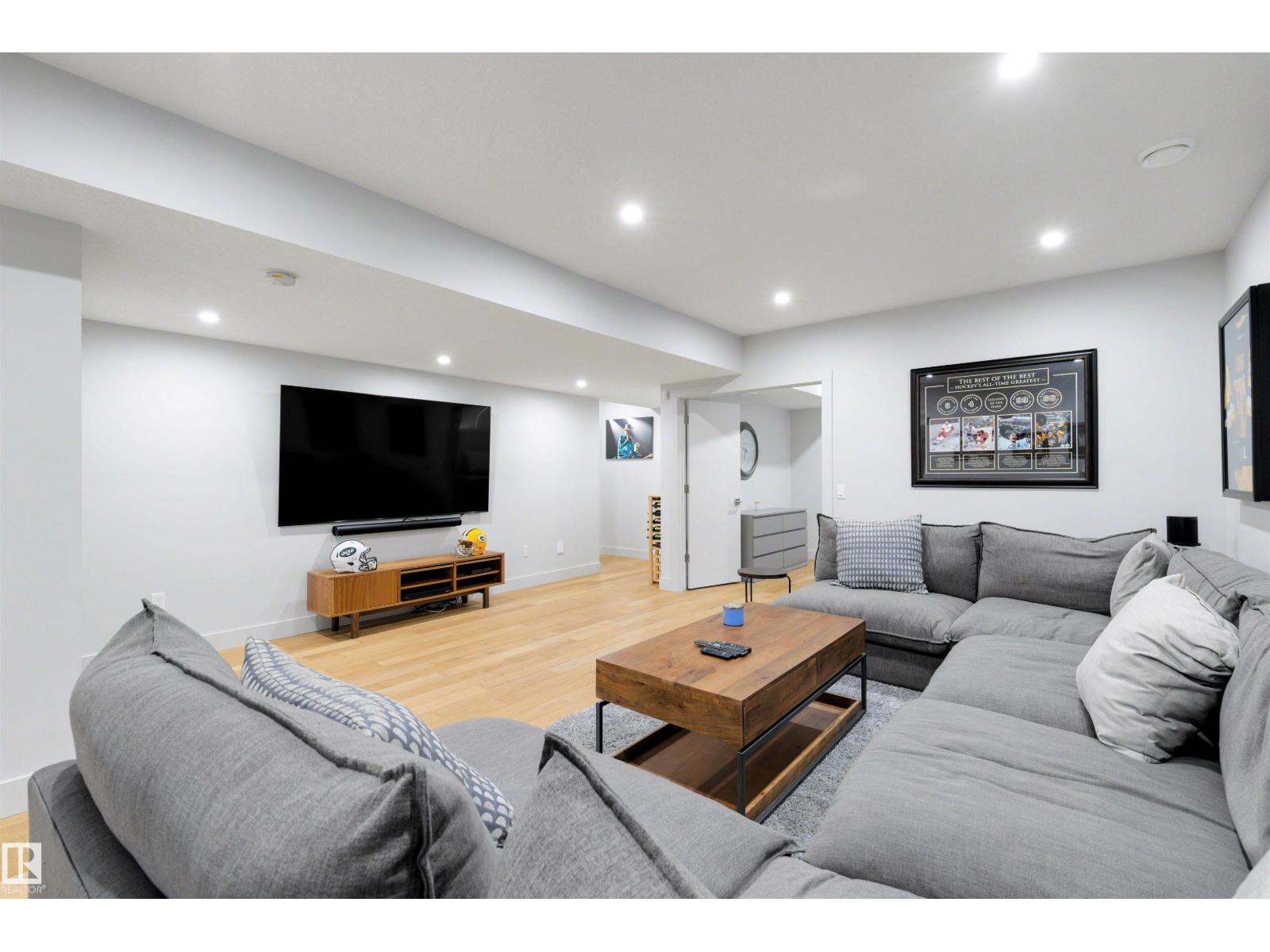 7814 142 ST NW - 42