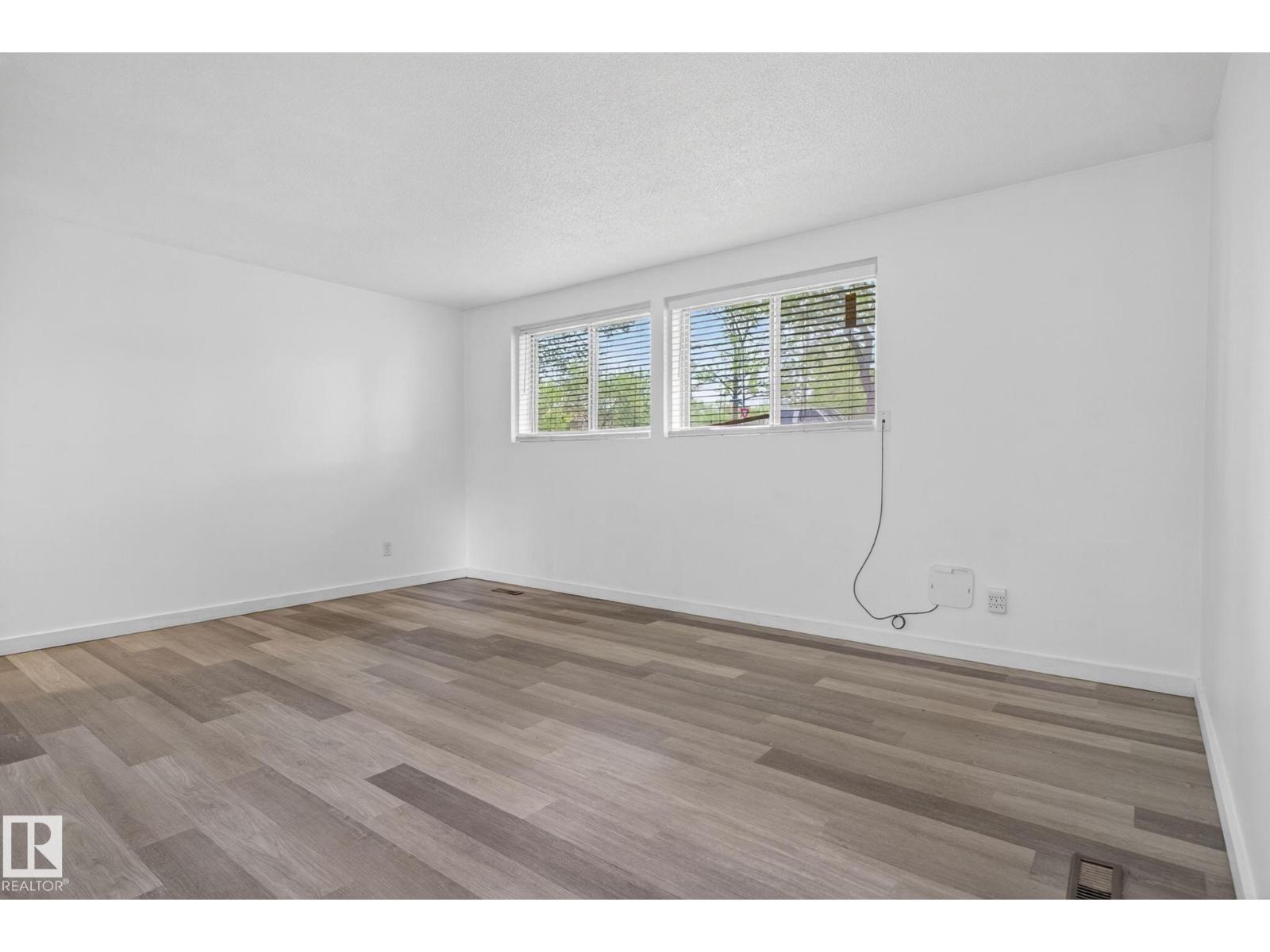 6203 122 AV NW - 11