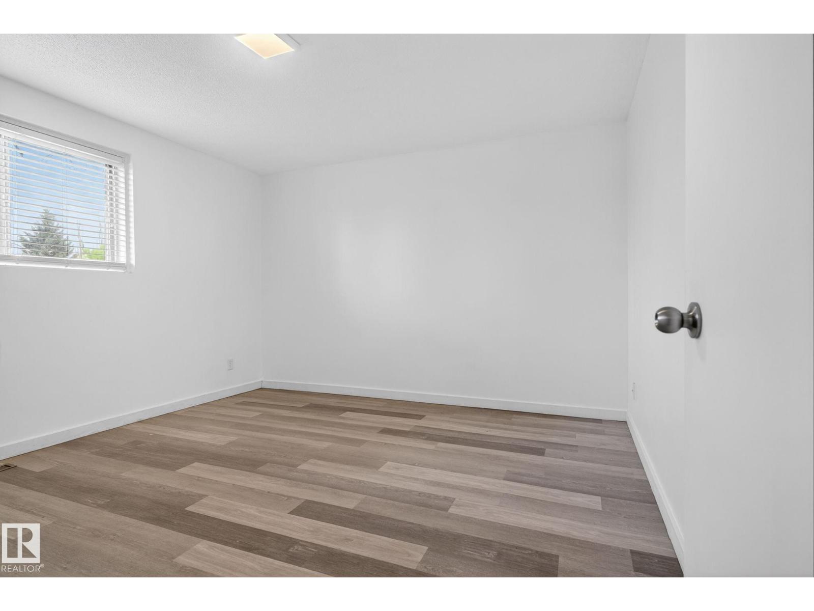 6203 122 AV NW - 13