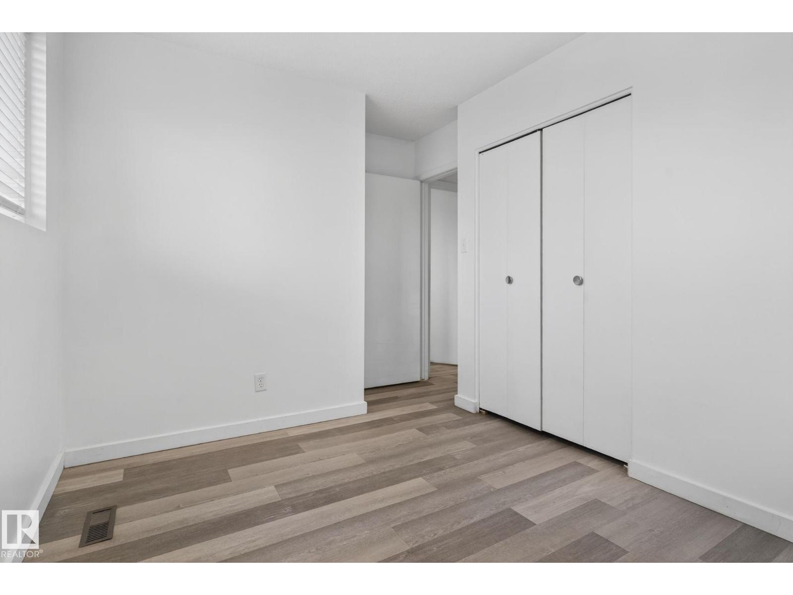 6203 122 AV NW - 15