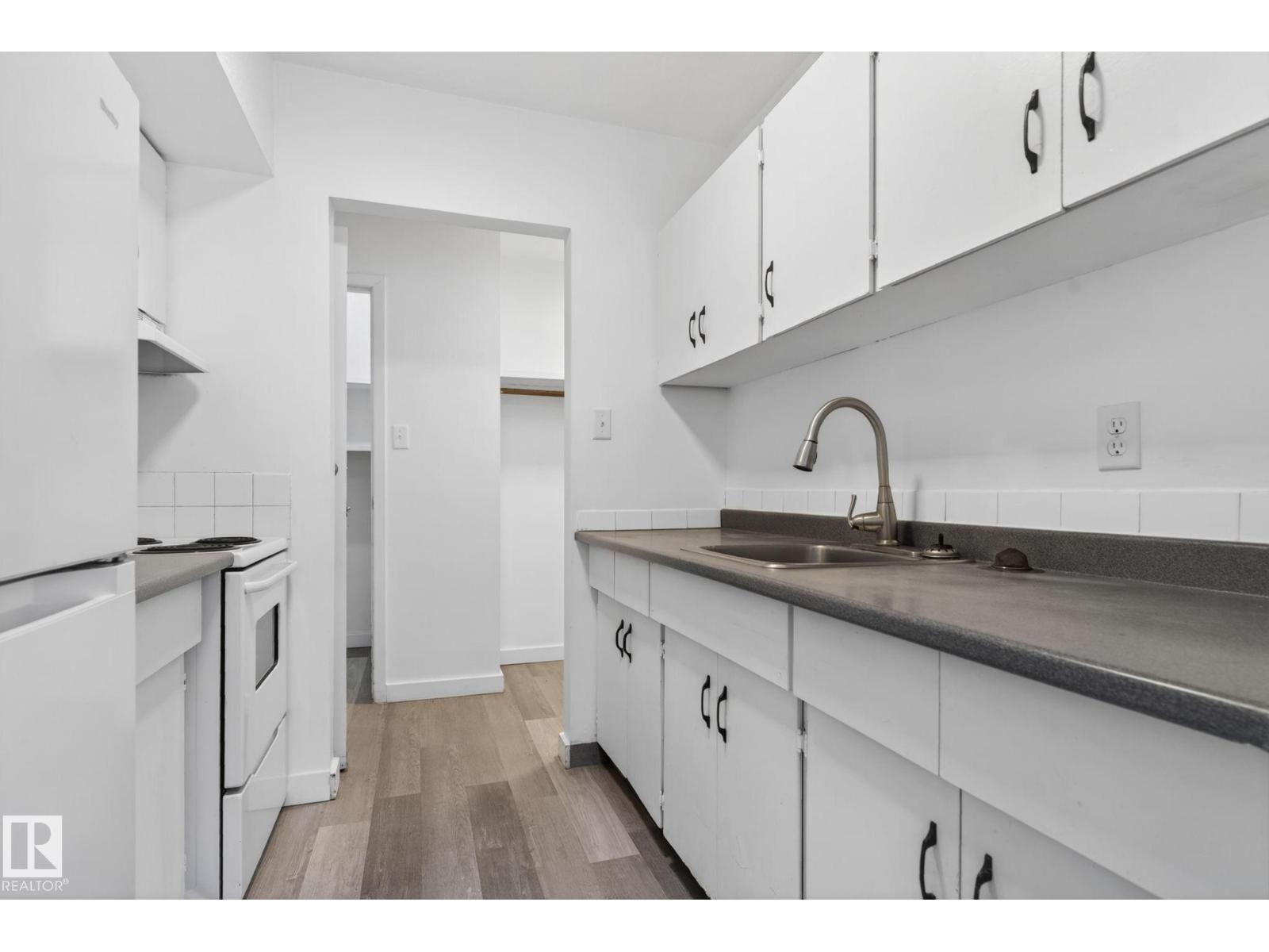 6203 122 AV NW - 20