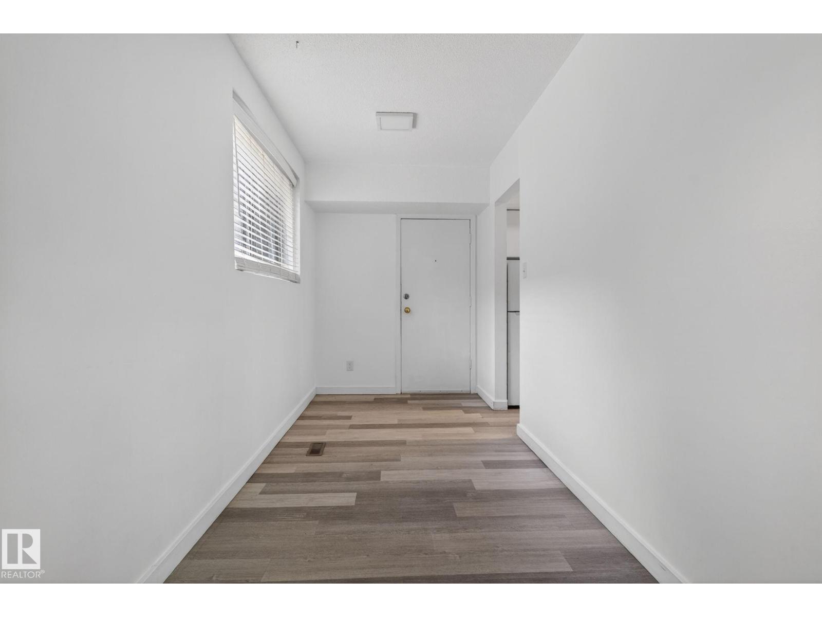 6203 122 AV NW - 21