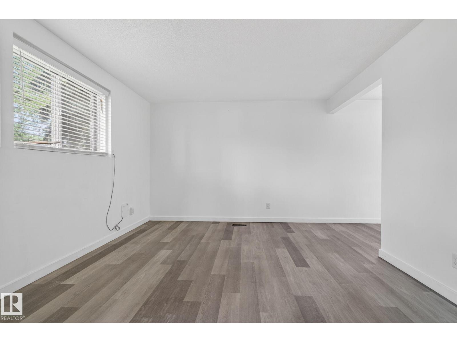 6203 122 AV NW - 22