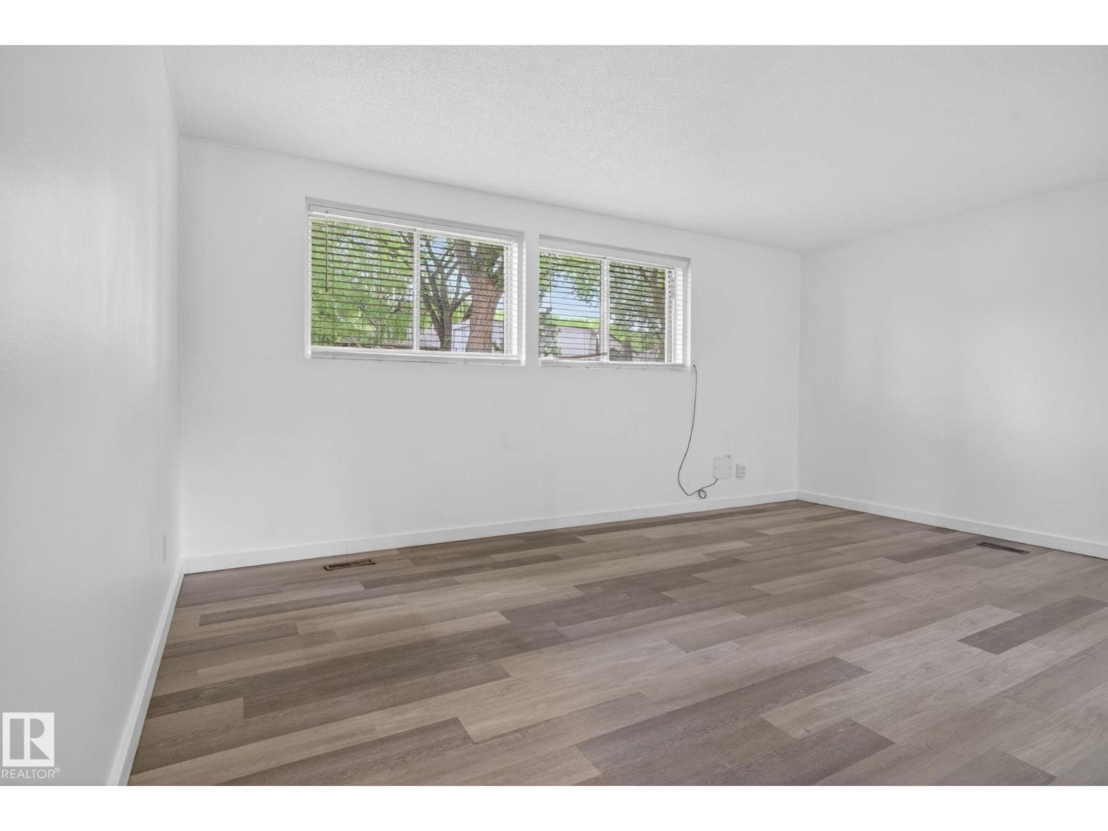 6203 122 AV NW - 23