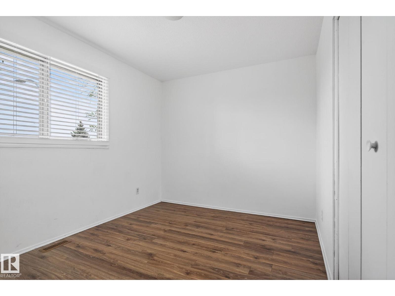 6203 122 AV NW - 36