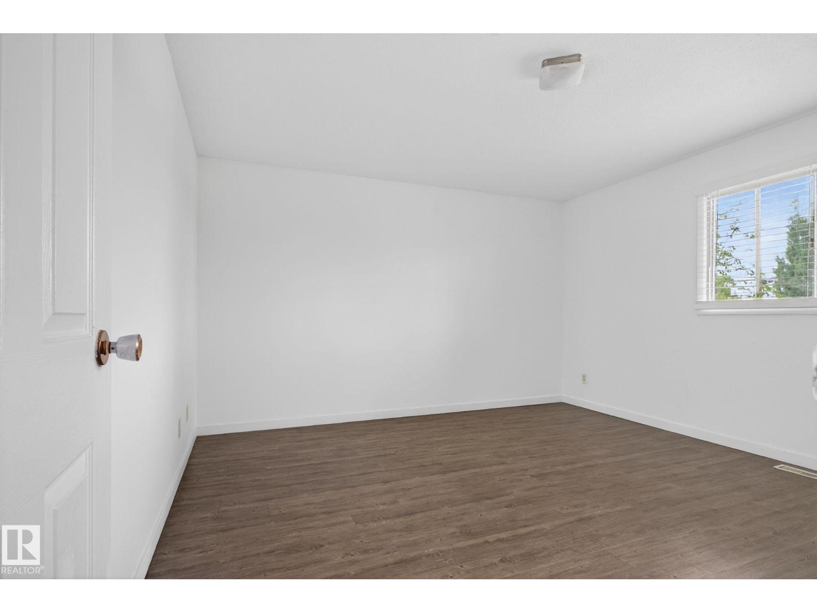 6203 122 AV NW - 37
