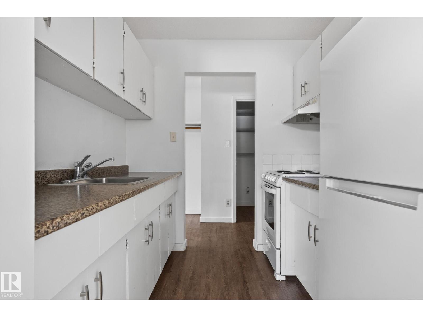 6203 122 AV NW - 38