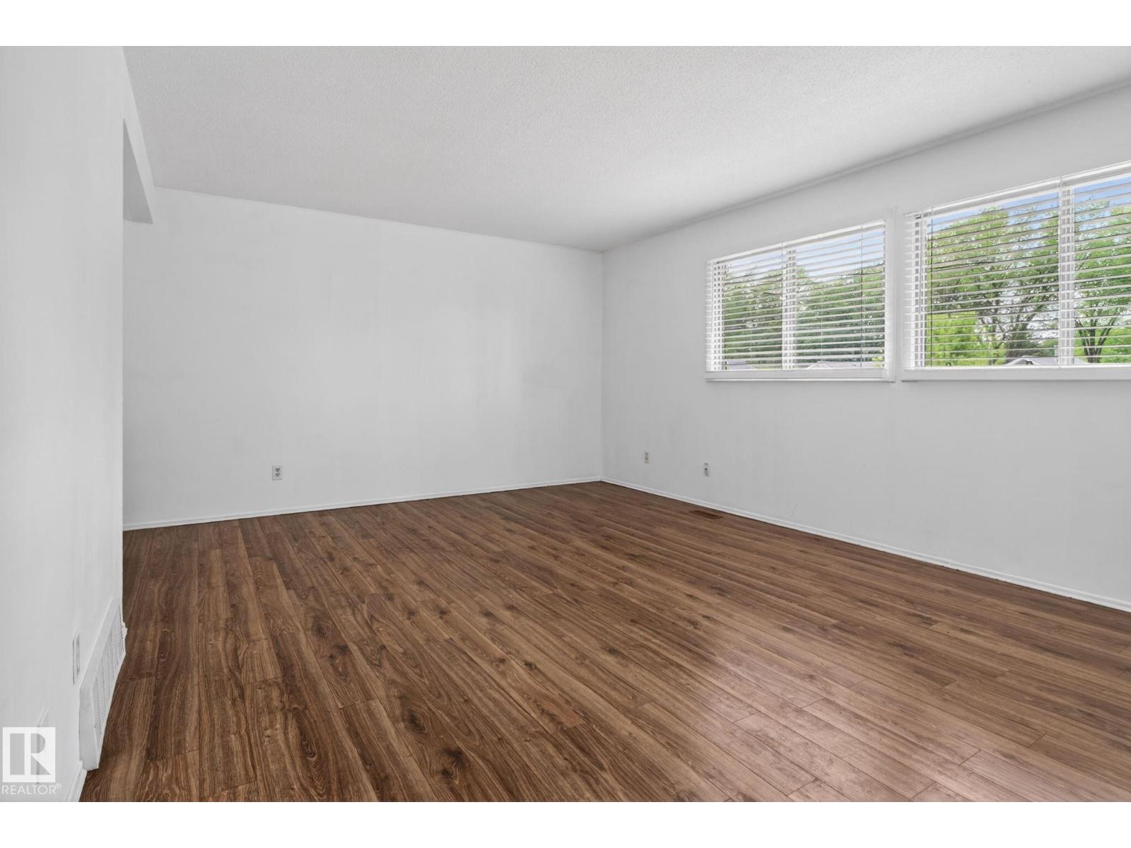 6203 122 AV NW - 42