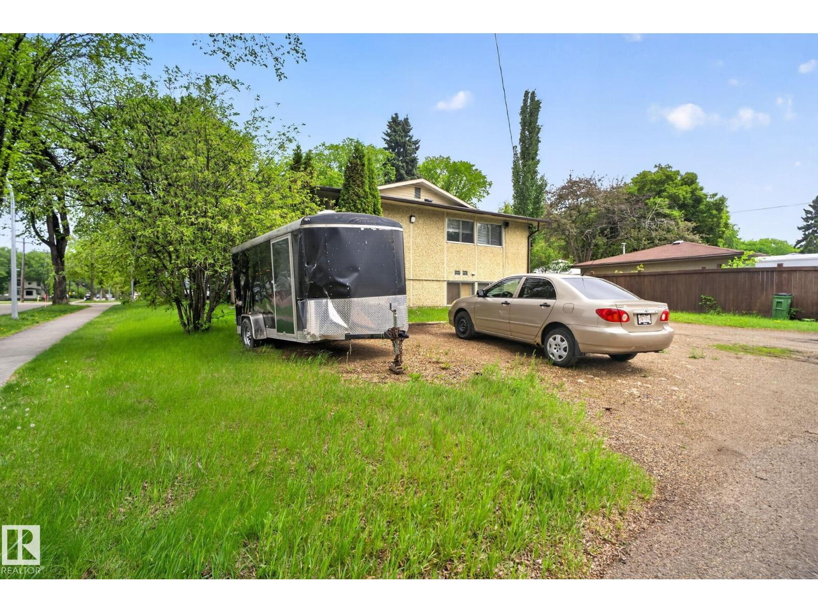 6203 122 AV NW - 53