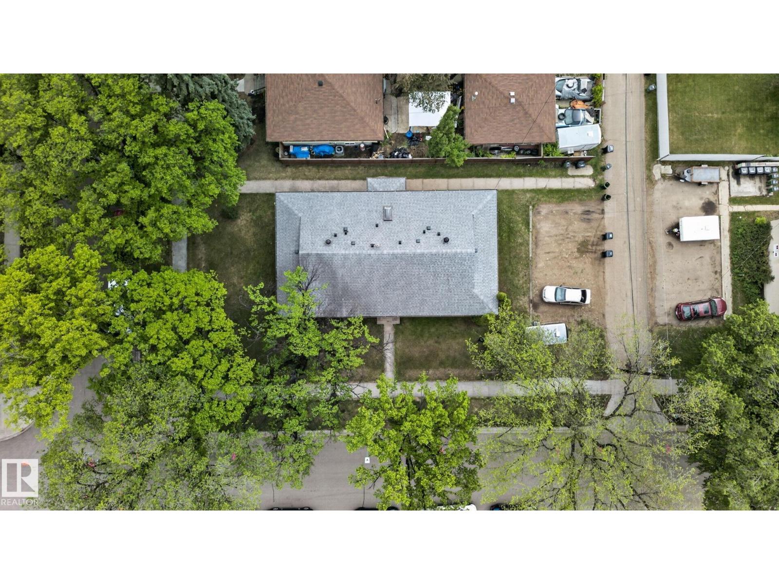 6203 122 AV NW - 58