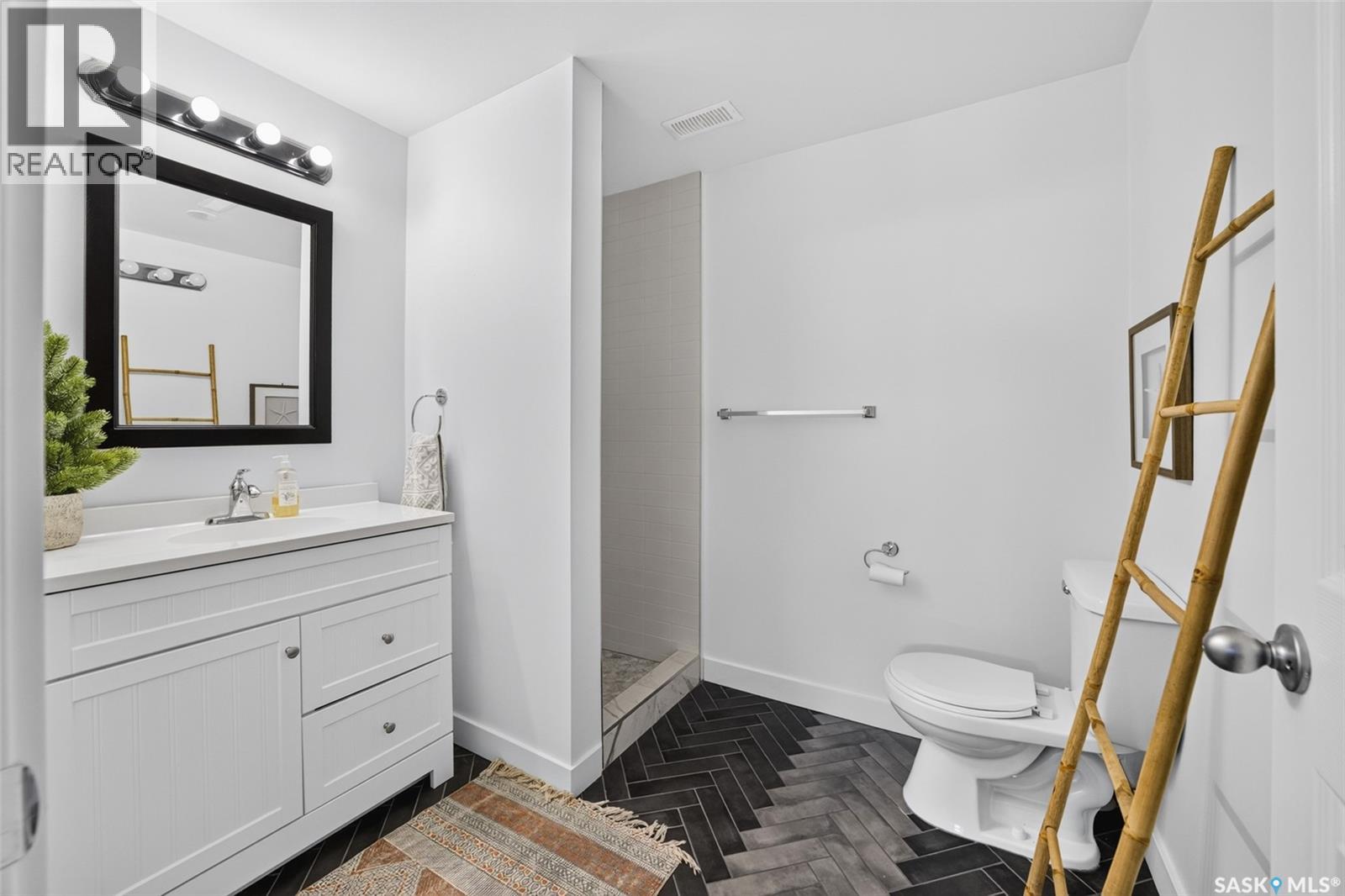10146 Wascana ESTATES — photo 32