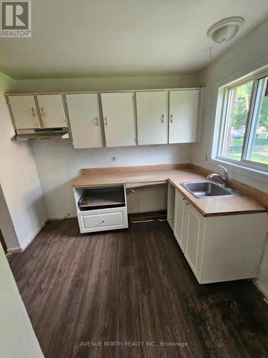 3 Bed, 2 Bath House for Sale in Ottawa – 1 – 1404 FOXWELL STREET, Ottawa – MLS# X13530000 - Image 9
