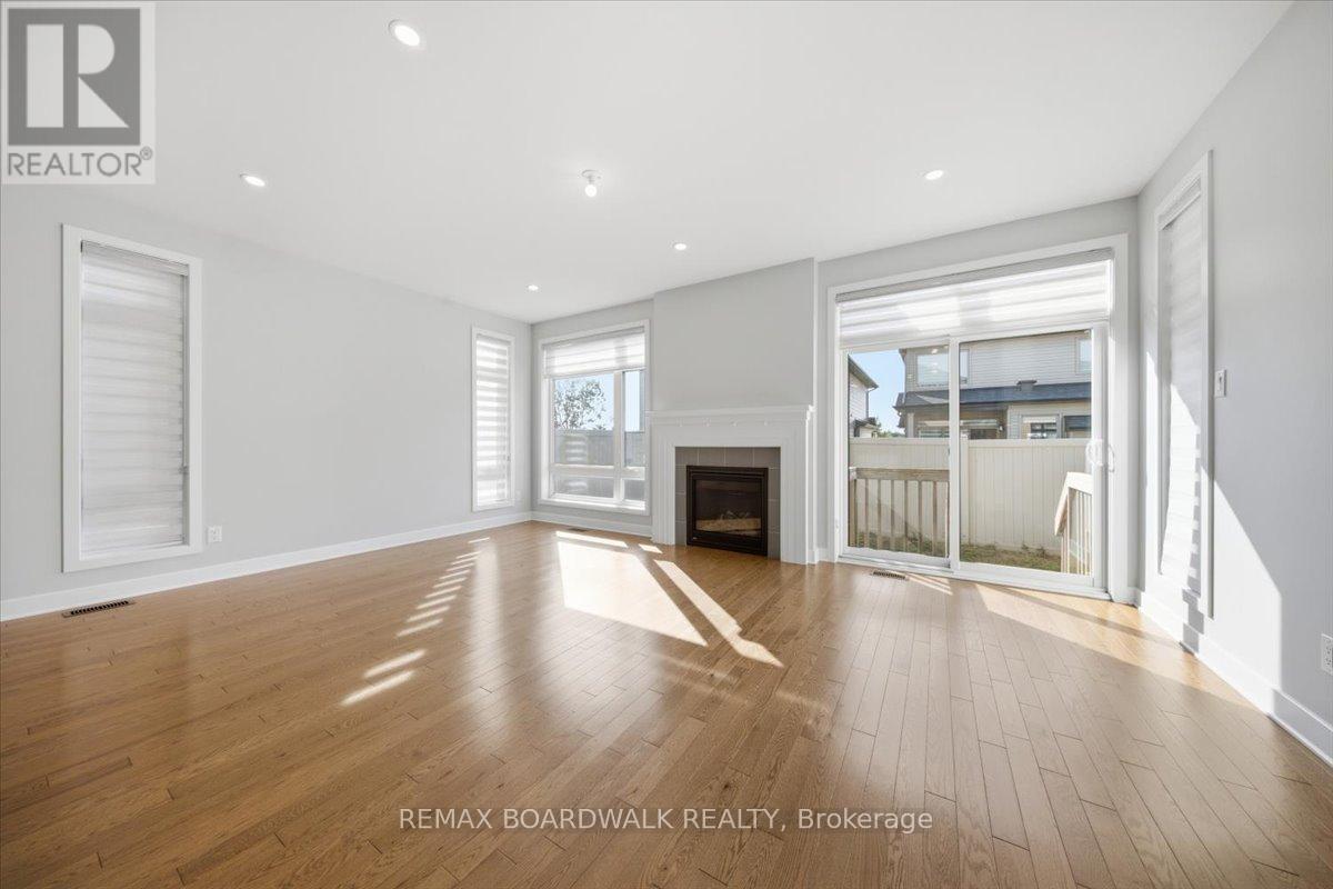3 Bed, 4 Bath House for Rent in Ottawa – 54 THUNDERBOLT STREET, Ottawa – MLS# X13530022 - Image 14