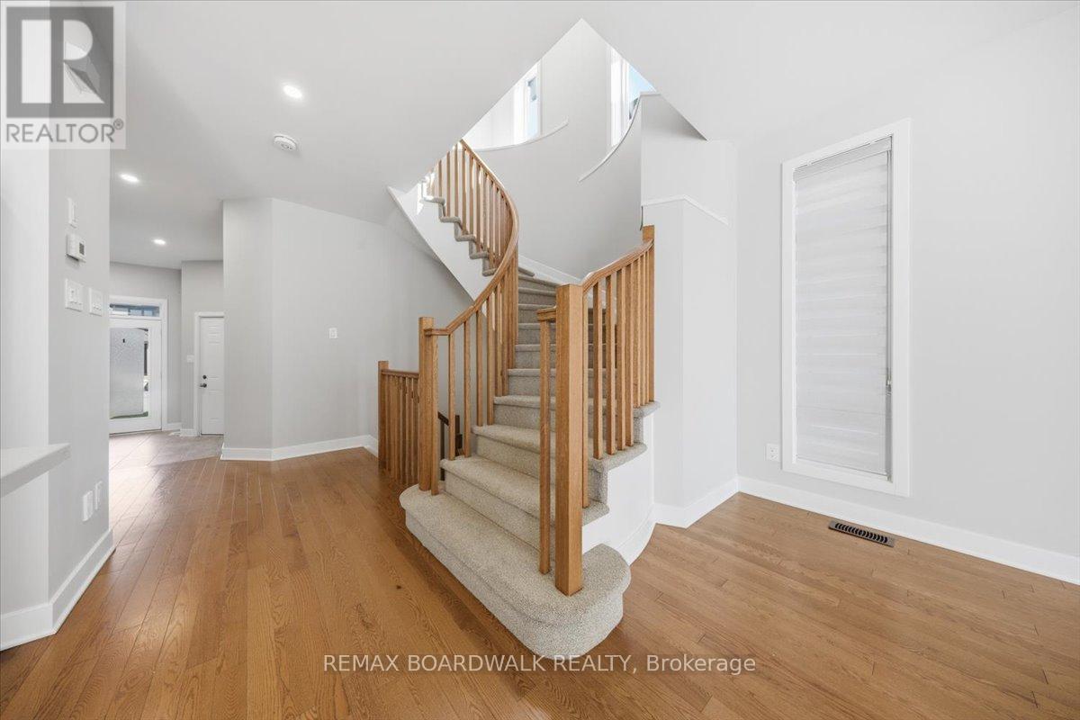 3 Bed, 4 Bath House for Rent in Ottawa – 54 THUNDERBOLT STREET, Ottawa – MLS# X13530022 - Image 16