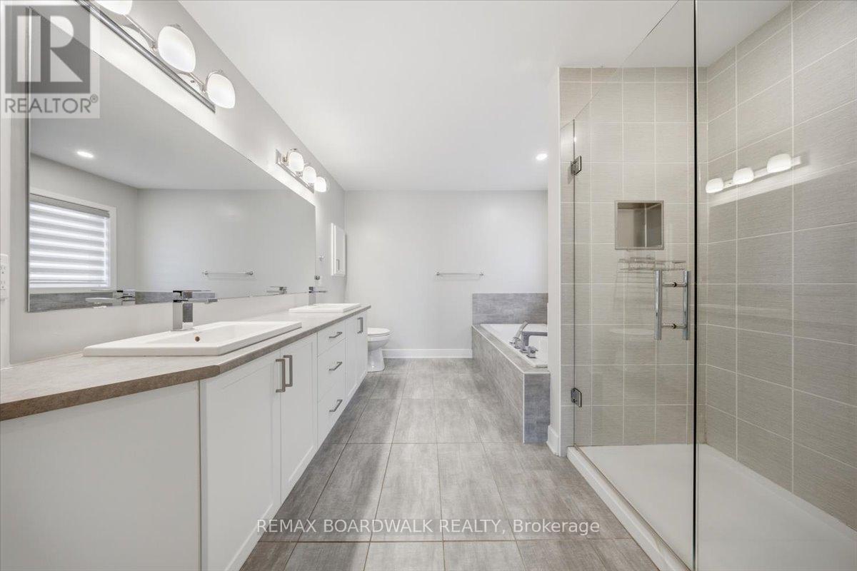 3 Bed, 4 Bath House for Rent in Ottawa – 54 THUNDERBOLT STREET, Ottawa – MLS# X13530022 - Image 19