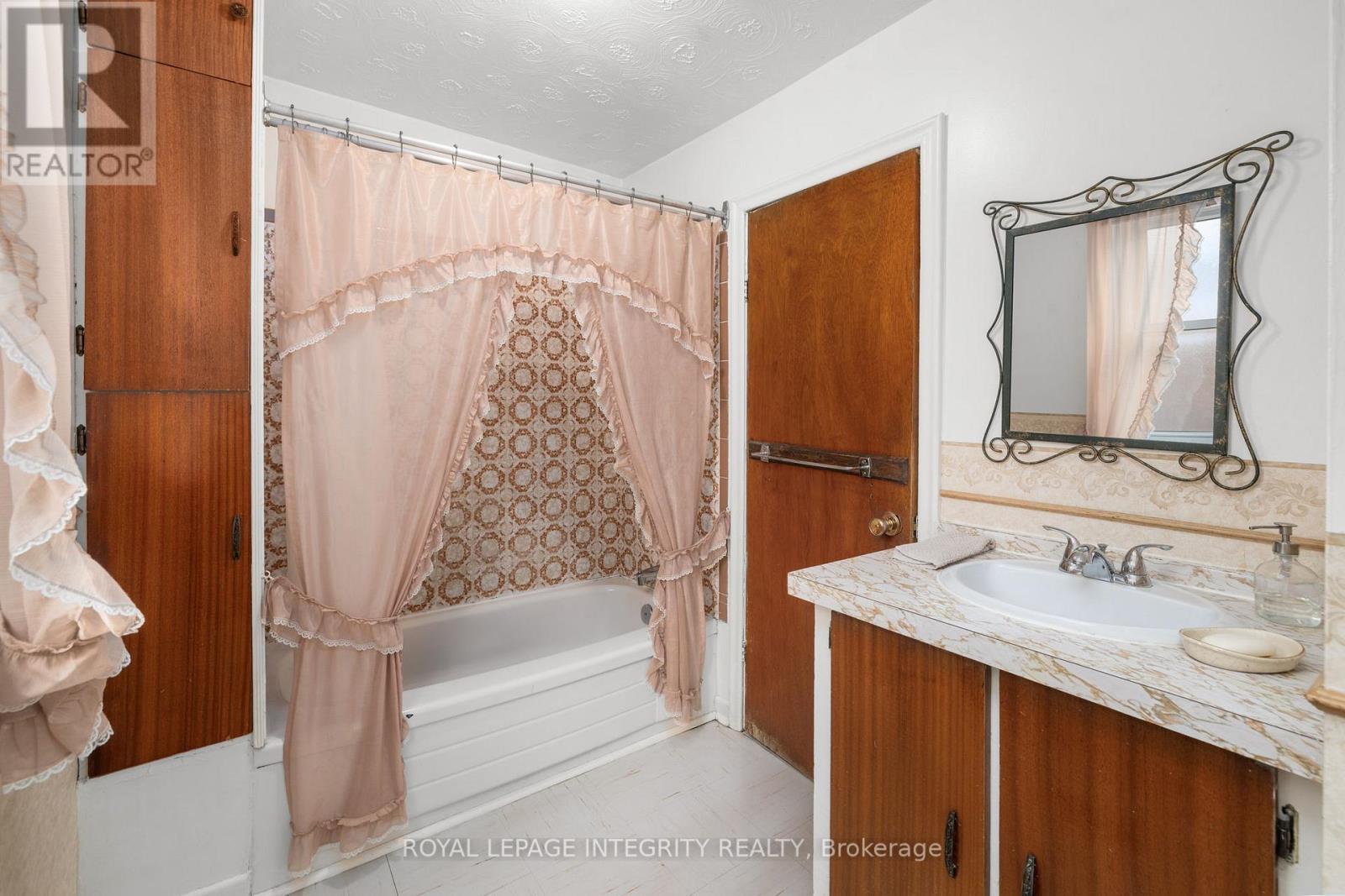 1081 KENASTON STREET - 28