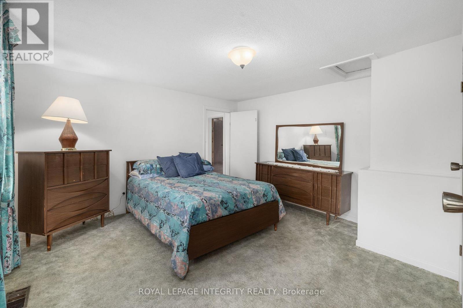 1081 KENASTON STREET - 35