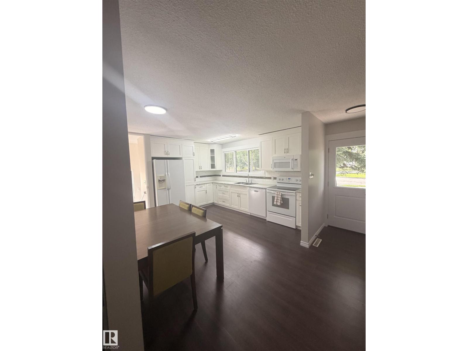 8 SAVOY PL — photo 19