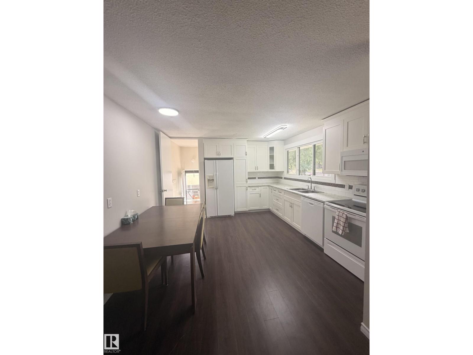 8 SAVOY PL — photo 22